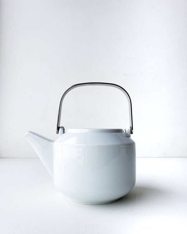 Kinto Cast Tea Pot — White
